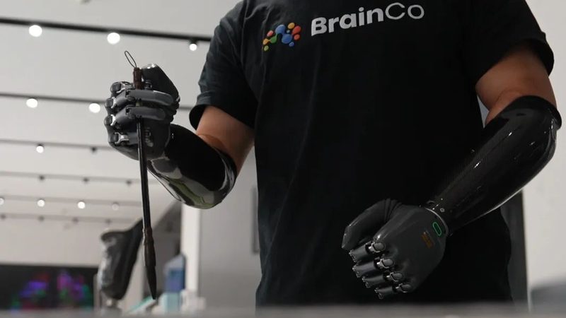 在加盟前，务必仔细阅读加盟合同，明确双方的权利与义务。重点关注以下条款：
